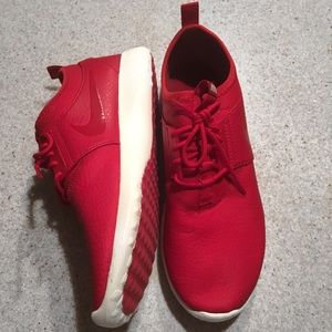 Red Nike Juvenate size 8.5